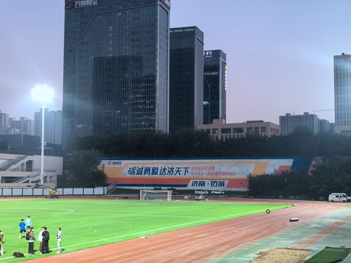 椅正在进行, 体育场的专, 配备先进的