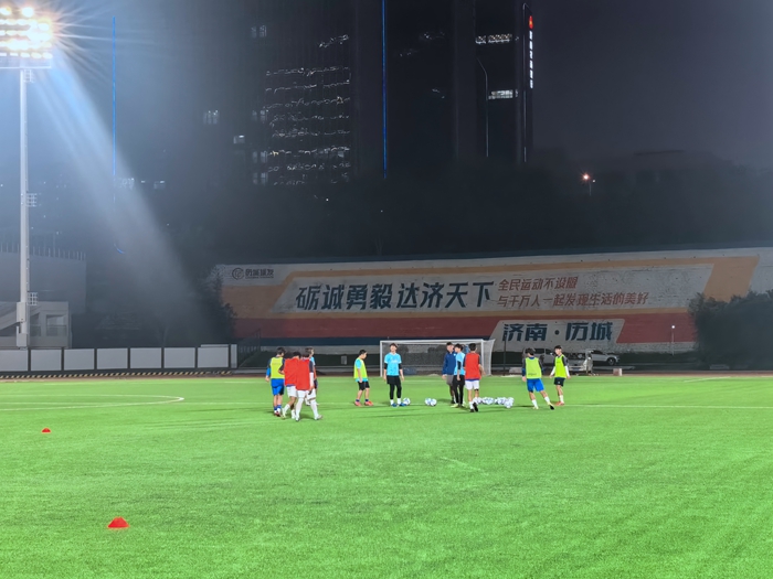 地适应性训, 人士共同发