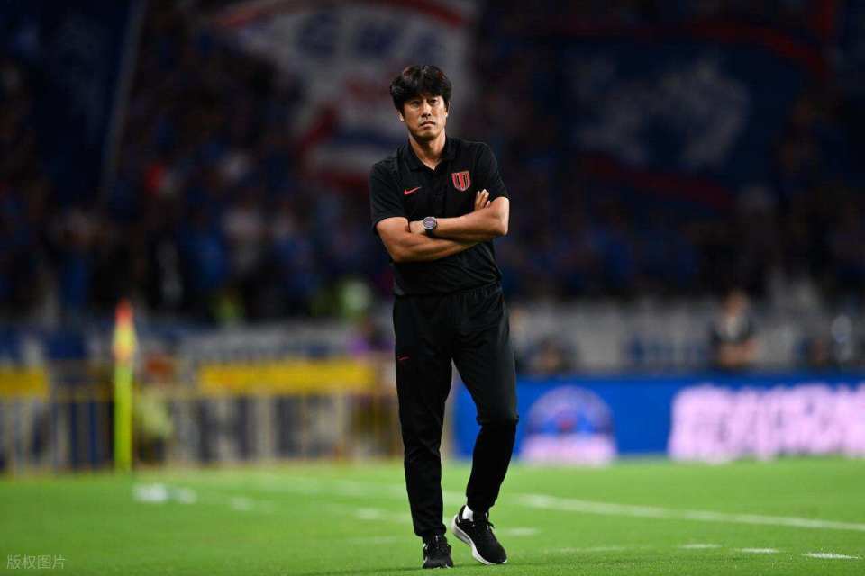 向俱乐部施 向俱乐部施